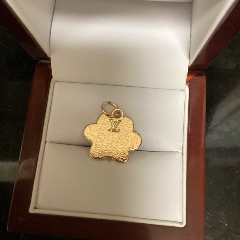 Puppy paw pendant. - Picture 3 of 4
